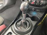 ●MTモード付きAT:通常は自動でおこなわれる変速(ギアチェンジ)をドライバーの操作によって意図的に変えられるシステムです。より一層普段のドライブをお楽しみいただけます!