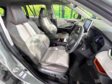【シートヒーター&ベンチレーション】夏場は涼しい風でお尻や背中の熱やムレを防ぎ、冬はエアコンよりも早く温まってポカポカに!季節を問わず快適に過ごせます。