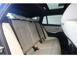 リアシートも広々とご利用頂けます。お車詳細や展示状況はフリーダイヤル(0078-6002-498412)またはBPS城東鶴見06-6933-6600迄お気軽にお問合せ下さい。