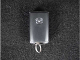 【スマートキー】鍵を持っているボタンを押すだけでエンジン始動。ドアの施錠もボタンを押すだけ。鍵は無くさない様にポケットに入れたまま。