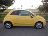 クラシカルな外観が特徴のFIATコンパクトカー、フィアット500。1.4L 直列4気筒DOHC16バルブエンジン。フルオートエアコンやリヤプライバシーガラスなどを備えた上級グレード「1.4 16V ラウンジ」。