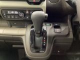 運転席周辺のスマートなレイアウトが、操作のしやすさを実現。快適なドライブをサポートします。