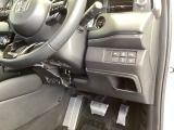 左側に高速で便利なETCがあり、横滑りを防ぐVSAなどのスイッチは、運転席の右側、手の届きやすい位置にあります。