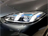 BMWの伝統の丸目4灯ヘッドライトでございます。LEDライトで視認性もよく明るく安全性の向上につながります。