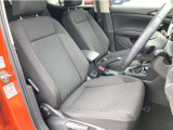 マイクロフリース素材を使用したスポーツコンフォートシート。欧州車らしく硬めのシートが体を程よくつつみこみ、長距離でも快適に運転できます。