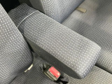【アームレスト】運転中の身体の負担を軽減してくれるアームレストを装備♪