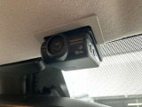ドライブレコーダー付きで前方だけでなく車室内も録画できるので万一のとき記録に残せて安心です。
