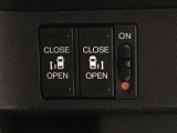 【両側パワースライドドア】両側がパワースライドドアになっており、運転席のスイッチやスマートキーでも開閉が可能です!開口部も広いので乗り降りも楽々♪