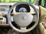 インテリアに合わせたデザインのステアリングは、運転される方のことも考え、運転しやすい形状、大きさです。是非一度、実際に触ってお確かめください。