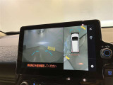 【パノラミックビューモニター】映像で、見づらい車両周辺の確認をアシスト。クルマを真上から見ているような映像を表示。 運転席から確認しにくい車両周囲の状況を把握。