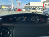 運転席のメーターの下部にあるアッパーボックスは、財布や小物などでもすぐに取り出せる便利な収納☆