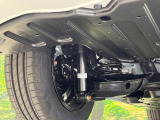 お車を安心してお乗りいただく為には、足回りの定期点検が欠かせません。サービスサポート(有償保証)では無料点検もご提供しており、安心のカーライフをお過ごしいただけるサポート体制が整っています。