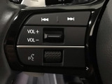 ステアリングリモコンは、運転中でも簡単に音量調整やチャンネル変更もできます!わき見運転防止にもつながるので安心です♪