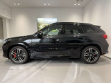 BMWではロングホイールベースの採用をしており、すべての車種に適用され、走行中の安定感の向上されております。また室内空間の広さにも貢献しております。