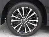 純正アルミホイールは精度が高く、走行の安定性が優れています。タイヤサイズ175/55R15
