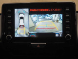 バックガイドモニター+全周囲モニターです。ハンドルの角度に合わせてガイド線も動きます。車庫入れなどサポートしてくれます。