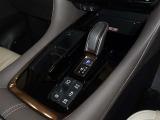 電動パーキングブレーキ・ブレーキホールドを装備してます。ホールド機能は信号待ちが多い一般道で疲労軽減になり、大好評です!