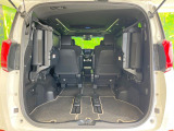 普段のお買い物や通勤、送迎等に十分な荷室スペースを確保しております。セカンドシートを倒すと、大きな荷物の積載も可能です♪