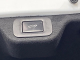 【パワーバックドア】スマートキーや運転席のボタンを押すだけでリアゲートが自動で開閉します!荷物を持っている時や、高い位置にあるバックドアを閉める際に便利な機能です♪