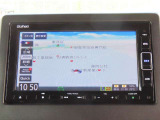 【シートヒーター(フロント左右席)】2段階で温度調節が可能なシートヒーターです。エアコンよりも早く温まるので、寒い日もカラダを温め、快適にドライブできます。