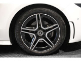 メルセデスの認定中古車「サーティファイドカー」では、万一お車が故障した場合も、ご購入後1年間もしくは2年間※は走行距離にかかわらずメルセデス・ベンツ正規サービスネットワークで無料修理いたします