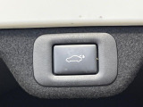 【パワーバックドア】スマートキーや運転席のボタンを押すだけでリアゲートが自動で開閉します!荷物を持っている時や、高い位置にあるバックドアを閉める際に便利な機能です♪