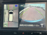 アラウンドビューモニターまるで車を真上から映したような映像で、前後左右の感覚が分かります♪車庫入れや駐車時に大活躍の機能です。