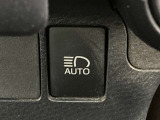 対向車がいないとき、見通しの悪い道路は暗くて怖いですよね。。。こちらのクルマはオートマチックハイビーム搭載です!対向車の有無で自動でハイ・ロウビームに切り替えます。