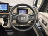 ハンドルにHondaセンシング系のクルーズコントロールやレーンキープアシストなどのスイッチと、オーディオの操作スイッチが装備されています。ハンドルから手を離さず安全に操作できます。