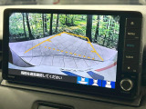 【バックカメラ】駐車時に後方がリアルタイム映像で確認できます。大型商業施設や立体駐車場での駐車時や、夜間のバック時に大活躍!運転スキルに関わらず、今や必須となった装備のひとつです!