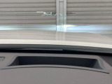 【カラーヘッドアップディスプレイ】現在の速度や走行情報をデジタル表示で運転席前方のガラスに投影!カラー付きで視認性も高く、運転中目線をずらさず必要な情報を確認できるのでとっても便利で安心!