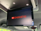 【後席モニター】家族や友人とお出かけする機会が多い方に大人気の後席モニターを装備!見やすい位置に画面がありテレビやDVDの視聴も快適!友達もお子様も、後席にしか乗らなくなるかも??