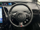 3本スポークステアリング!ステアリングスイッチ付!温度調整やメーター内ディスプレイの操作が可能!全車速追従型クルーズコントロール付!