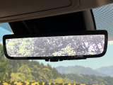 【デジタルインナーミラー】後席の大きな荷物や同乗者で後方が確認しづらい時でも安心!カメラが撮影した車両後方の映像をルームミラー内に表示。クリアな視界で状況の確認が可能です!