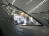 ハロゲンランプより2倍以上明るく、ロングライフの LEDヘッドランプを装備しています。
