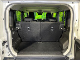 普段のお買い物や通勤、送迎等に十分な荷室スペースを確保しております。セカンドシートを倒すと、大きな荷物の積載も可能です♪