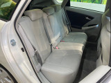 コンパクトカーですが、セカンドシートは十分な広さがあり快適にお乗りいただけます♪シートを倒して大きな荷物を積んだりと、用途の幅が広い1台です。