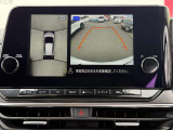 【アラウンドビューモニター】クルマを真上から見ているような映像で、周りの状況を確認しながら安心して駐車出来るカメラが付いてます♪移動物検知機能付き☆