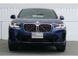 BMWの代名詞の【キドニーグリル】グリルが腎臓のように見えるので【キドニー】と呼ばれるようになりました。一目見ただけでBMWであると認識できる確固たるアイコンとして存在感を放ちます。