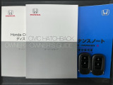 スマートキーは鍵をバッグに入れたままでもドアロックの開閉やエンジンのON・OFFができます。夜間や雨の日も鍵を探さなくて良いので便利です。