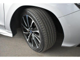 タイヤサイズは225/45R18です