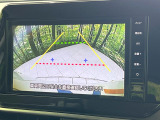 【バックカメラ】駐車時に後方がリアルタイム映像で確認できます。大型商業施設や立体駐車場での駐車時や、夜間のバック時に大活躍!運転スキルに関わらず、今や必須となった装備のひとつです!