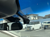 万が一の状況を映像と音声で記録する純正ドライブレコーダー搭載!