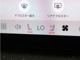 フロント・シートヒーターに加え、ステアリングホイール・ヒーターも装備。厳寒の地、北欧スウェーデン発祥のブランドならではのアイテムです。