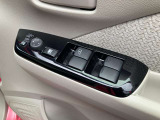 パワーウインドウスイッチです。運転席はオート機能付きです。