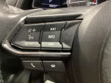 上質さを感じる本革巻きステアリングです。オーディオコントロール等のスイッチが装備されています。お手元で簡単に操作できます☆