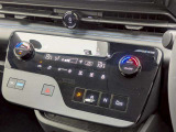 オートエアコンで温度を設定するだけで快適な車内環境を維持することができます!