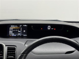 【メーターまわり】ドライバーから見やすい位置にあって安全運転に寄与します。マルチインフォメーションディスプレイでは、クルマに関する情報の確認はもちろん、各種安全機能・装備のON/OFFも設定可能。