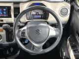 インテリアに合わせたデザインのステアリングは、運転される方のことも考え、運転しやすい形状、大きさです。是非一度、実際に触ってお確かめください。