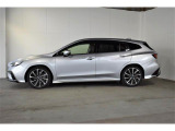 スバルの4WD(AWD)は直進安定性に優れ、日常走行から高速走行まで、さまざまなシーンで安心感に満ちた走りが愉しめます。それは悪路や泥道など左右のタイヤの路面状況が異なるシーンでも変わりません。